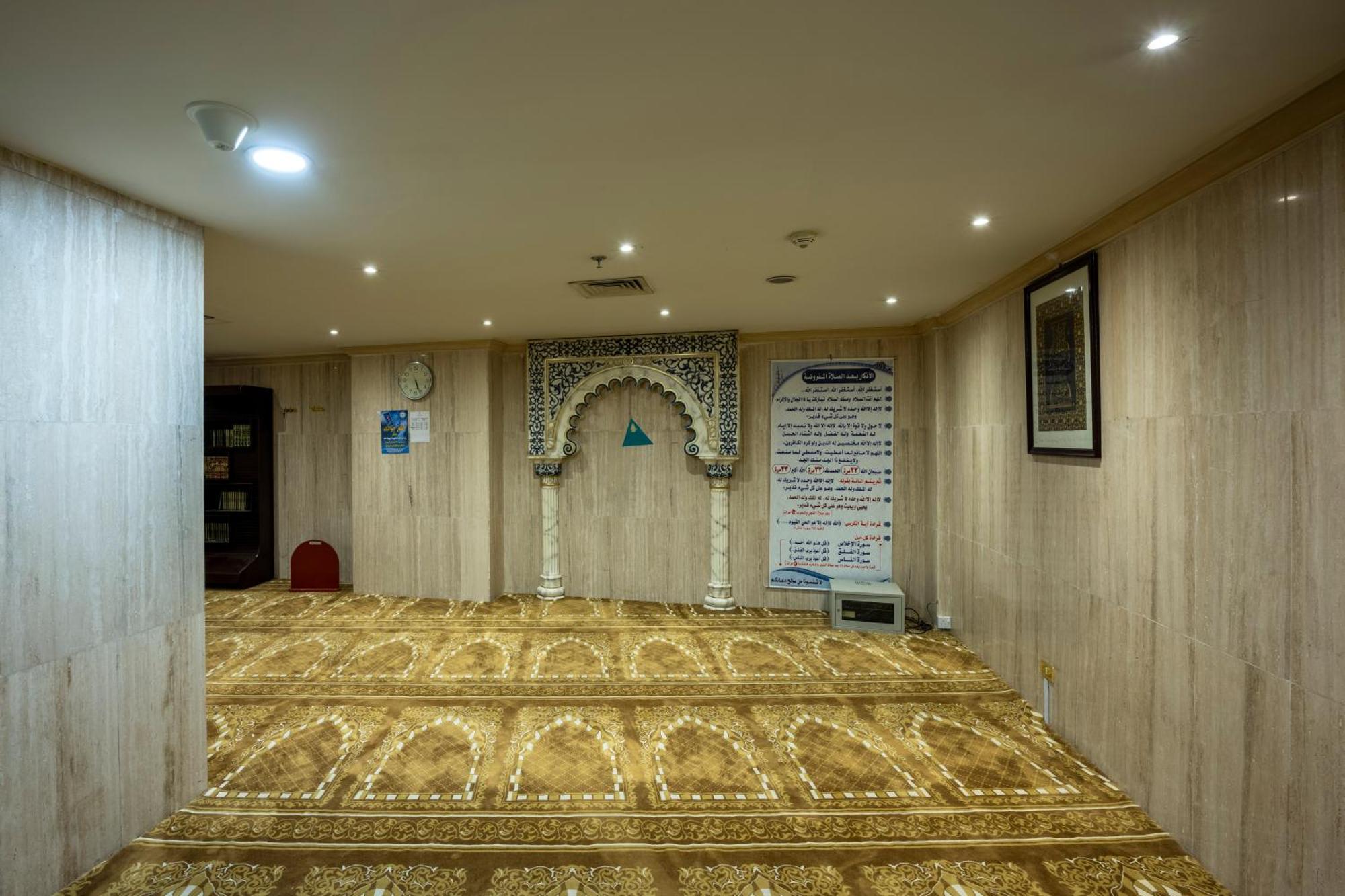 Al Shohada By Palm Rich Makkah Hotell Mekka Exteriör bild The prayer room at the airport