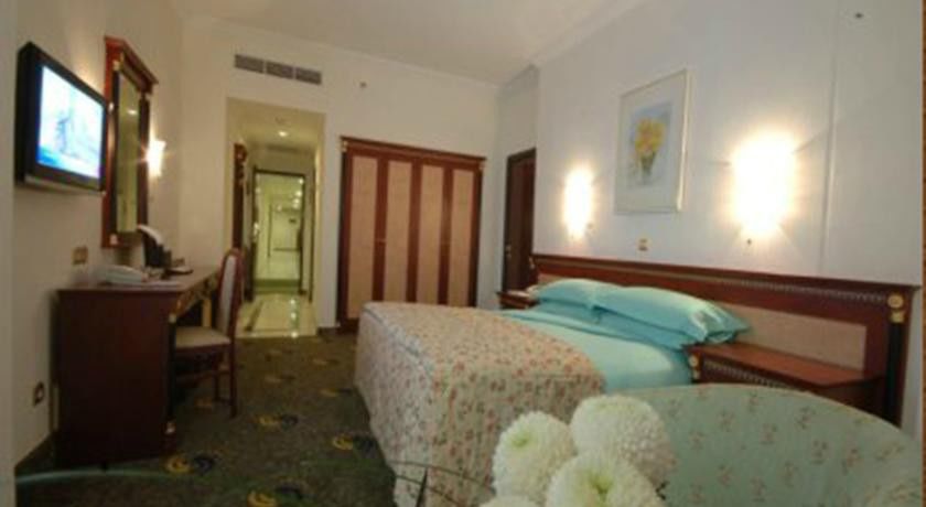 Al Shohada By Palm Rich Makkah Hotell Mekka Exteriör bild A room at the hotel
