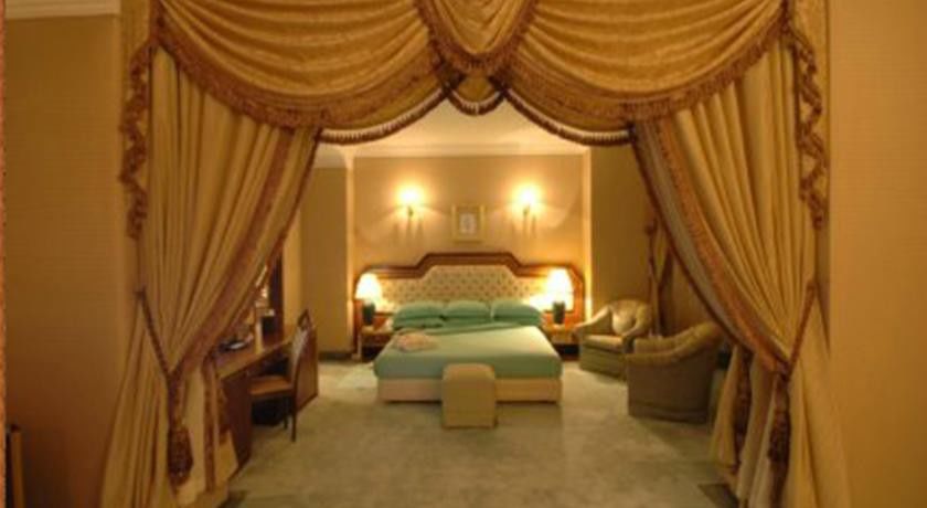 Al Shohada By Palm Rich Makkah Hotell Mekka Exteriör bild A bedroom at the hotel